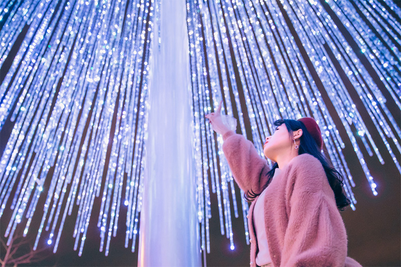“光影上?！睙艄馑囆g(shù)節(jié)水晶樹項(xiàng)目